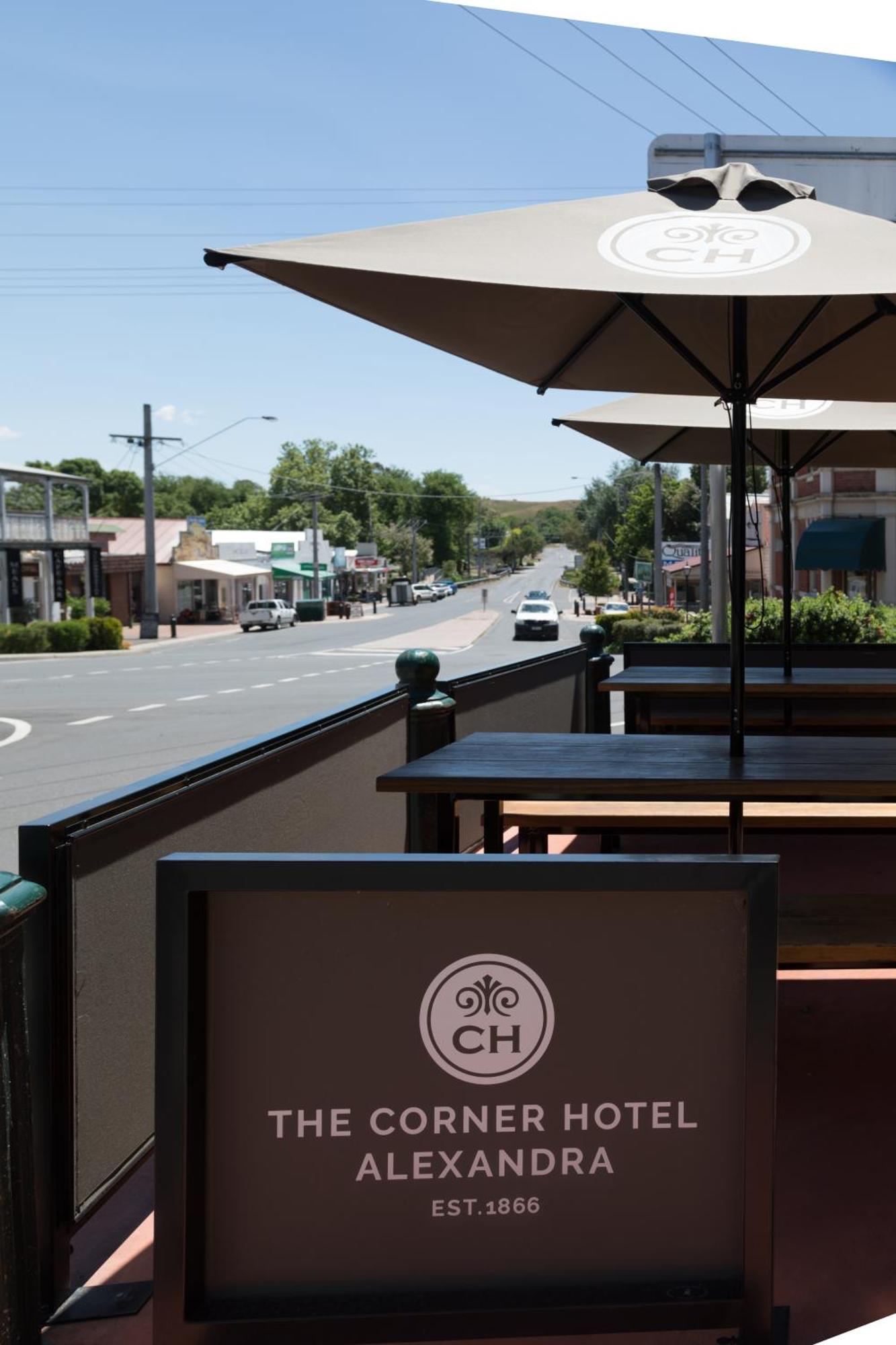 The Corner Hotel Alexandra Exterior photo