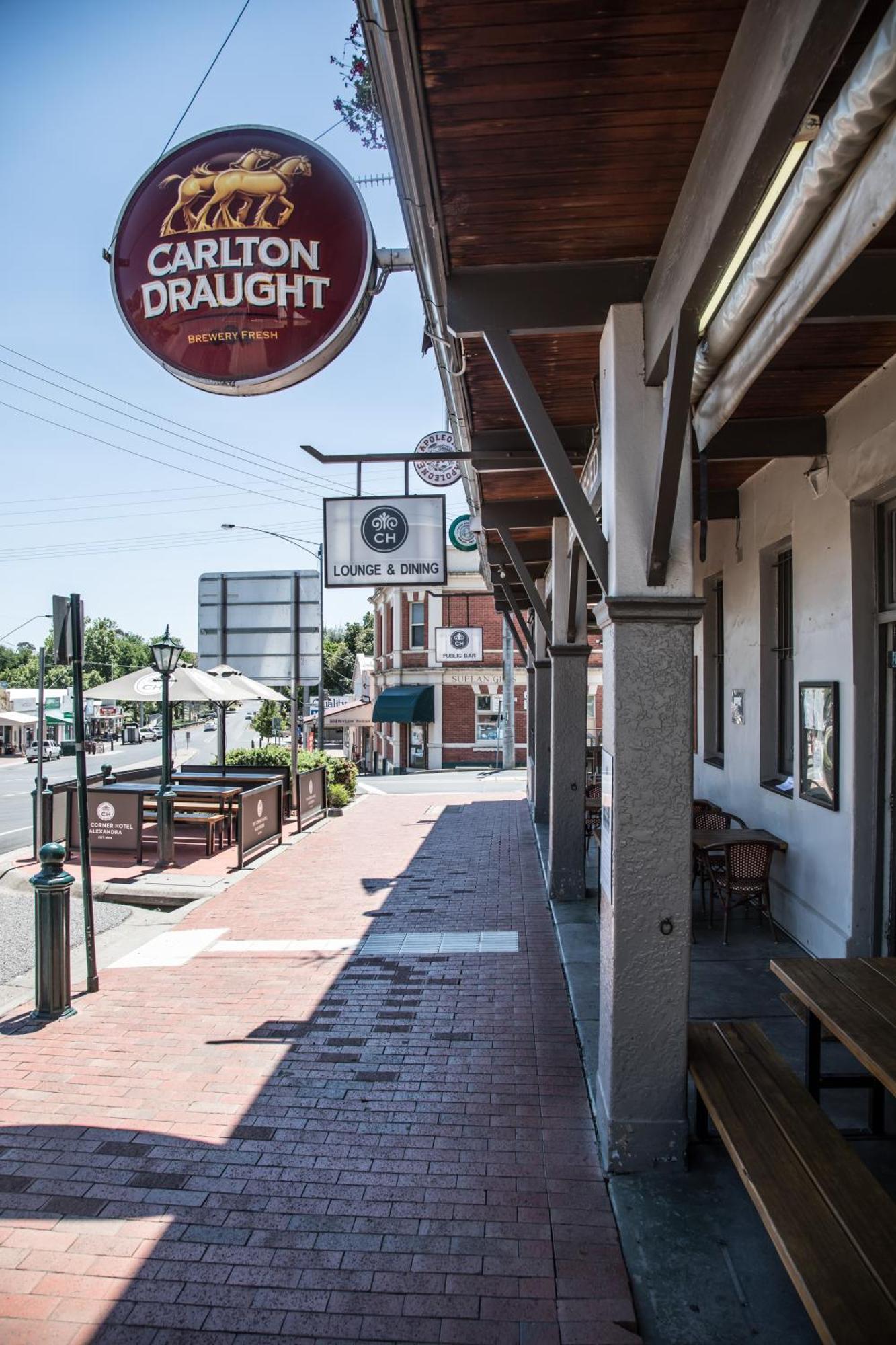 The Corner Hotel Alexandra Exterior photo