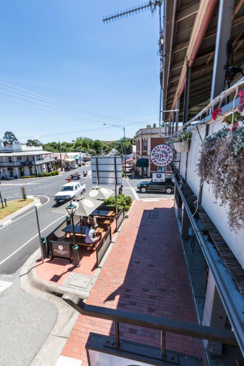 The Corner Hotel Alexandra Exterior photo