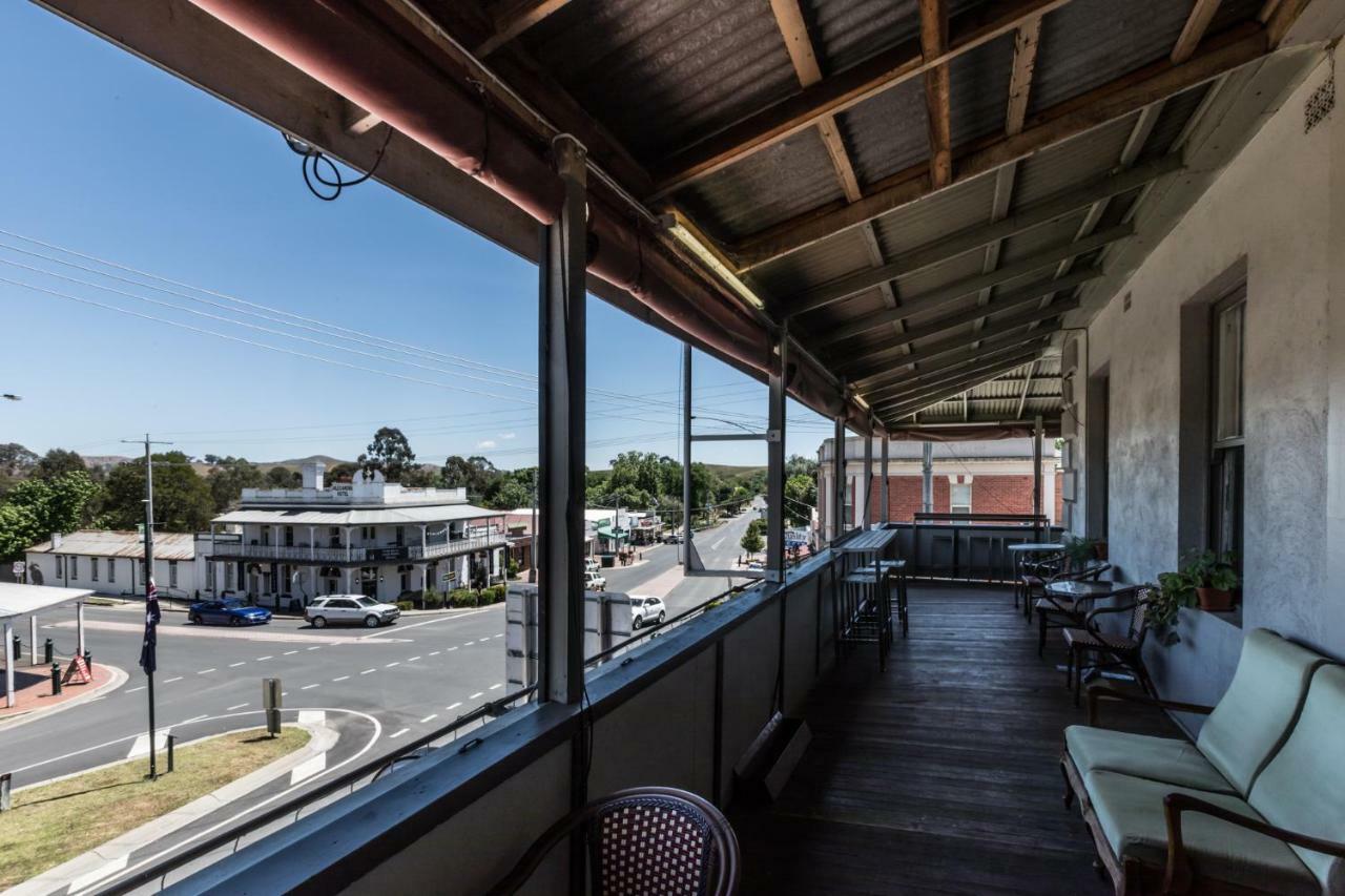 The Corner Hotel Alexandra Exterior photo